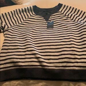 Bought on Poshmark too big☹️ so reselling